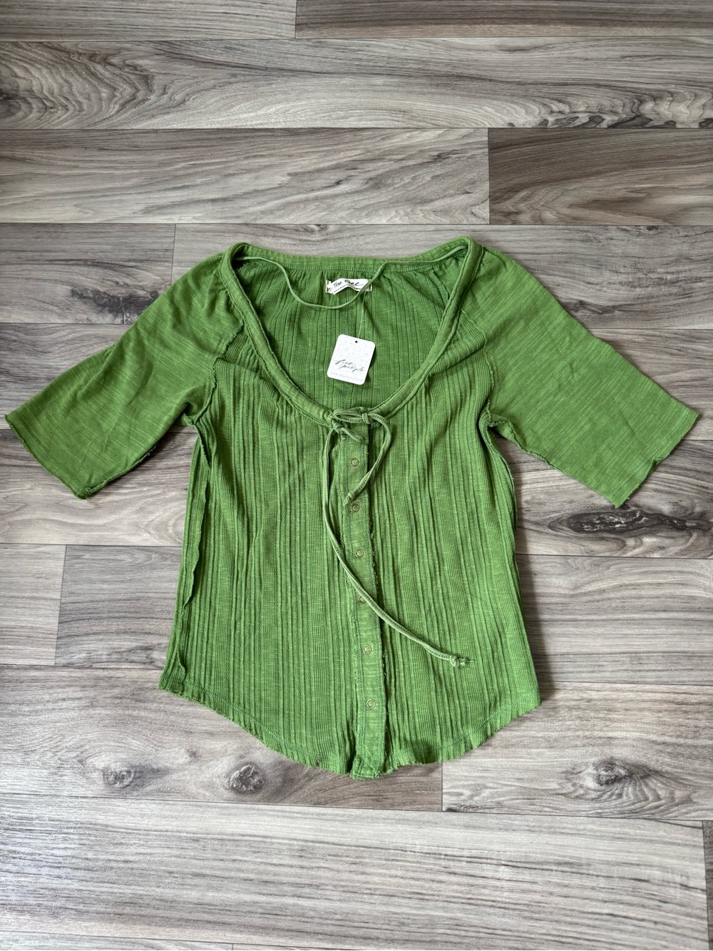 NWT Free People We The Free Daisy Tee in Fresh Chives Size Small